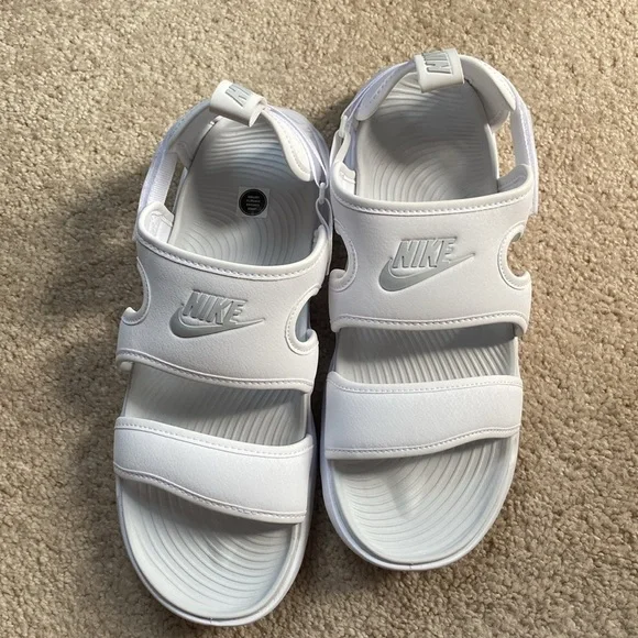 Nike WMNS OWAYSIS Sandal, White/Pure Platinum, Size 10 - Picture 1 of 10